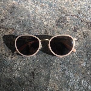 Light pink round sunglasses